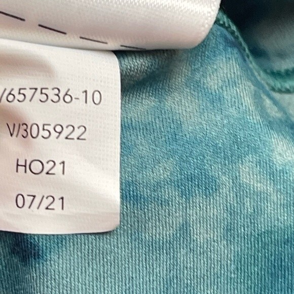 Athleta salutation stash pocket 7/8 printed leggings - Picture 6 of 6